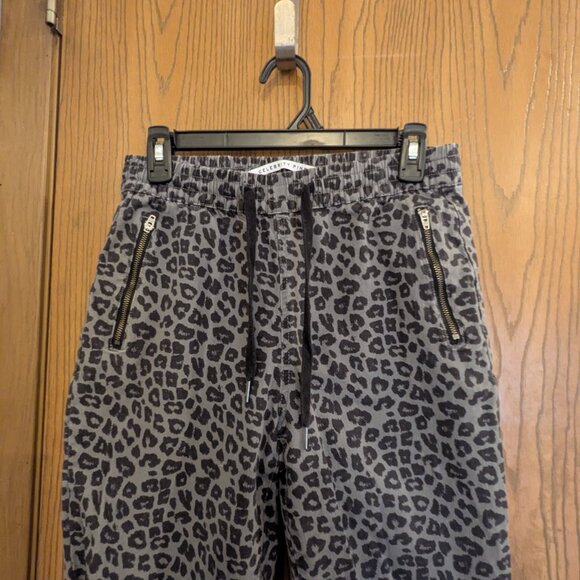 Celebrity Pink Juniors Cheetah Gray Elastic Waist Zip Pocket Joggers-Size S - Picture 2 of 5